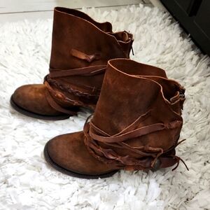 Freebird Cairo swede distressed Booties